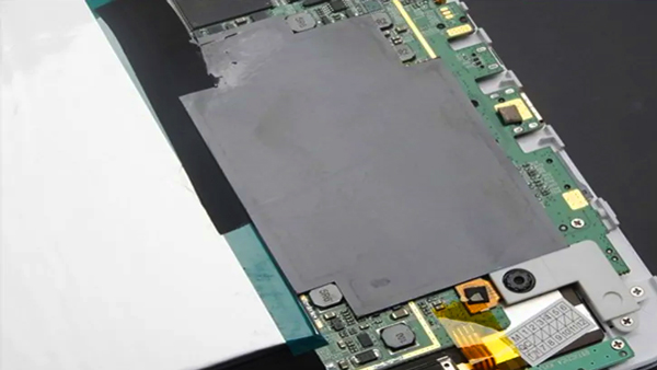 你知道平板电脑是如何通过导热石墨片来进行散热的吗？